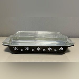Vintage PYREX Black Snowflake 1-1/4 Qt Casserole Baking Dish with Lid 550-C A15